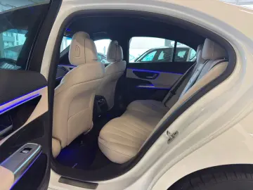 MERCEDES-BENZ E 200 AMG Line Advanced