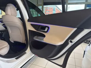 MERCEDES-BENZ E 200 AMG Line Advanced