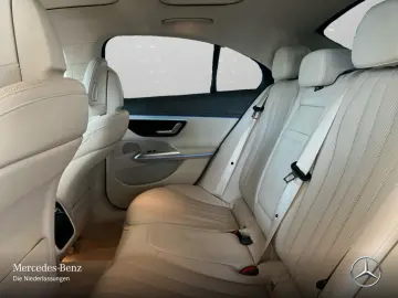 MERCEDES-BENZ E 300 e Avantgarde Advanced PANO LED D&hellip;