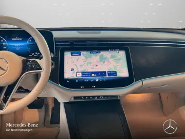 MERCEDES-BENZ E 300 e Avantgarde Advanced PANO LED D&hellip;