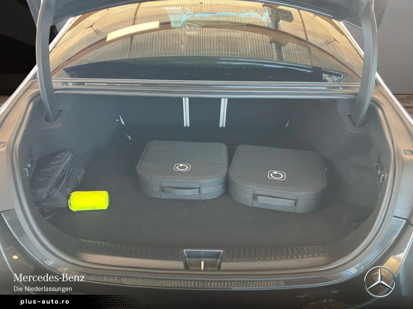 MERCEDES-BENZ E 300 e Avantgarde Advanced PANO LED D&hellip;