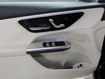 MERCEDES-BENZ GLC 300 e 4MATIC AHK DISTRO TOTWINKEL &hellip;