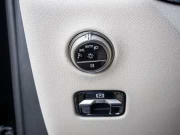 MERCEDES-BENZ GLC 300 de Edition Avantgarde 4MATIC A&hellip;