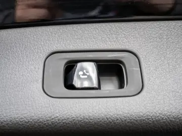 MERCEDES-BENZ GLC 300 de Edition Avantgarde 4MATIC A&hellip;