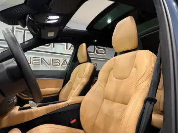 VOLVO XC90 Ultimate Bright AWD PANO MASSAGE LUFT