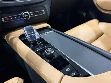 VOLVO XC90 Ultimate Bright AWD PANO MASSAGE LUFT