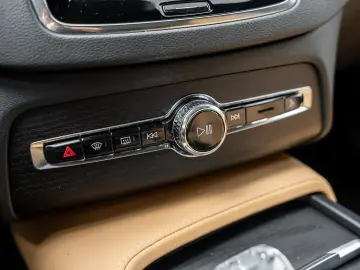 VOLVO XC90 T8 Plus Bright