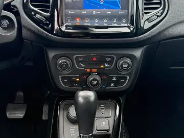 Jeep Compass 1.4 benzina 4x4   Garantie   Rate