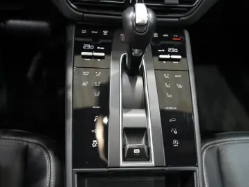 PORSCHE Macan S 1.HAND SPORT-CHRONO PANO LUFTFEDER DAB