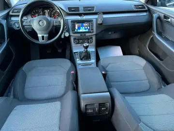 Volkswagen PASSAT 2011