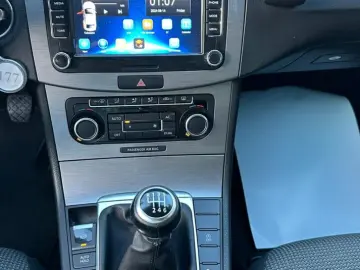 Volkswagen PASSAT 2011