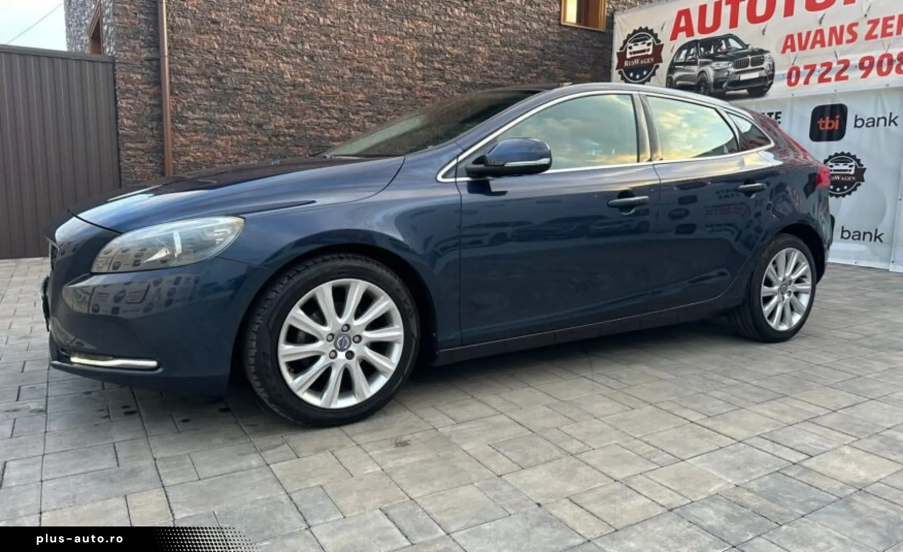 Volvo V40 2012  10