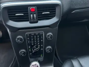 Volvo V40 2012  10