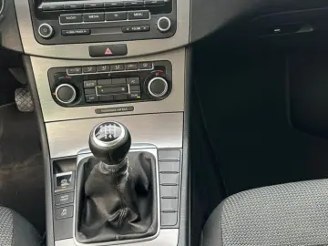 Volkswagen PASSAT 2011 11