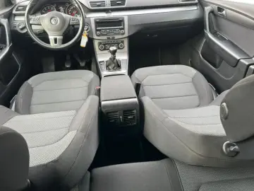 Volkswagen PASSAT 2011 11