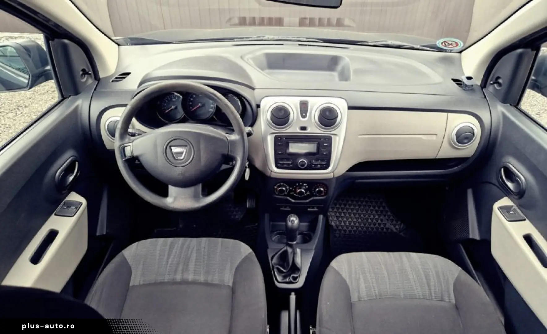 Dacia Lodgy 2012 11