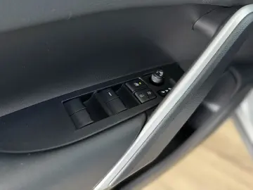 TOYOTA Corolla Cross Hybrid 2.0 VVT-i Team Deutschland