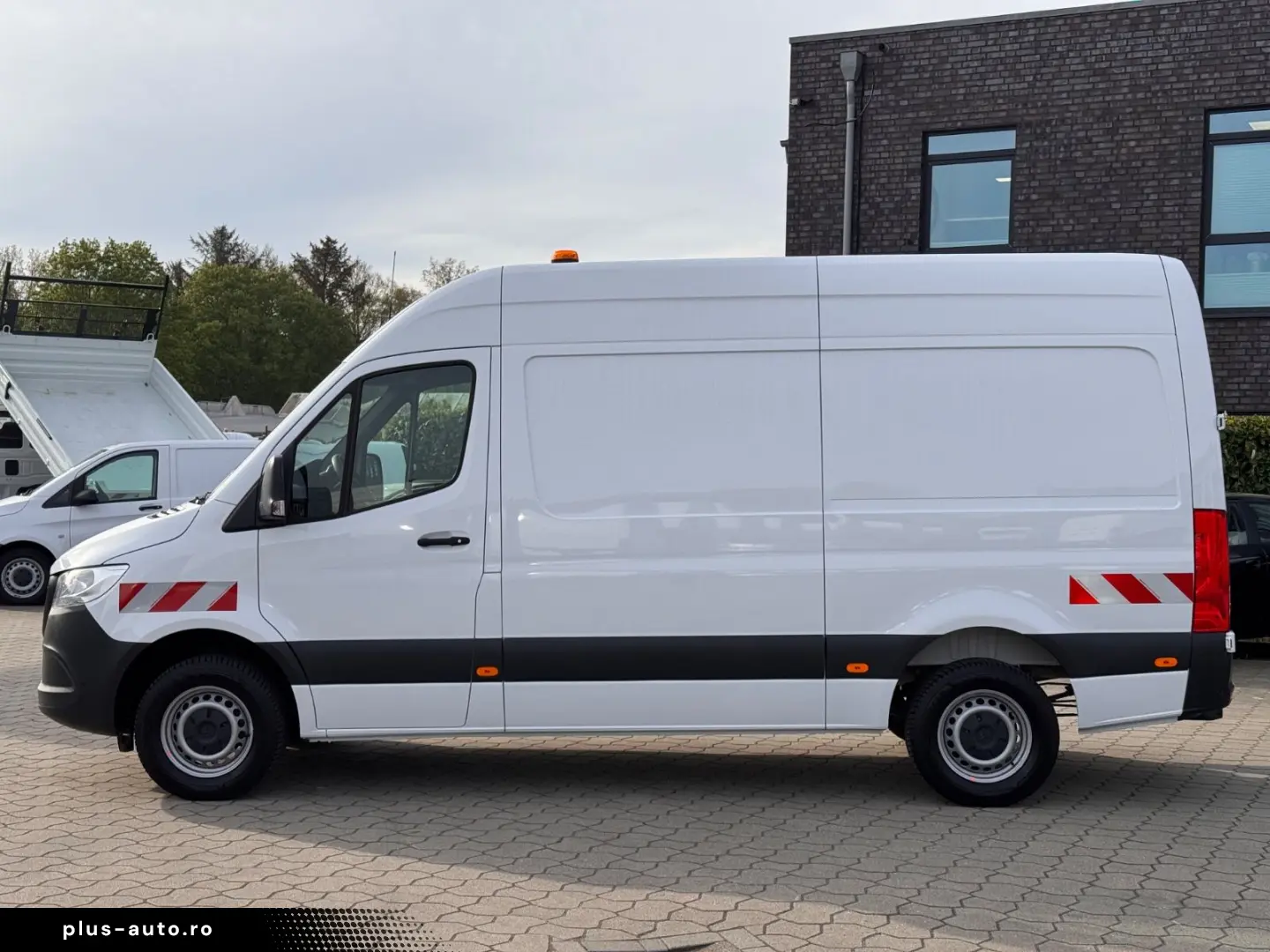 MERCEDES-BENZ Sprinter 317 CDI L2H2 Aut. StHz Regal AHK 3 5t