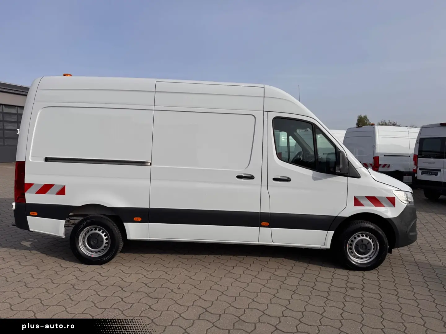 MERCEDES-BENZ Sprinter 317 CDI L2H2 Aut. StHz Regal AHK 3 5t