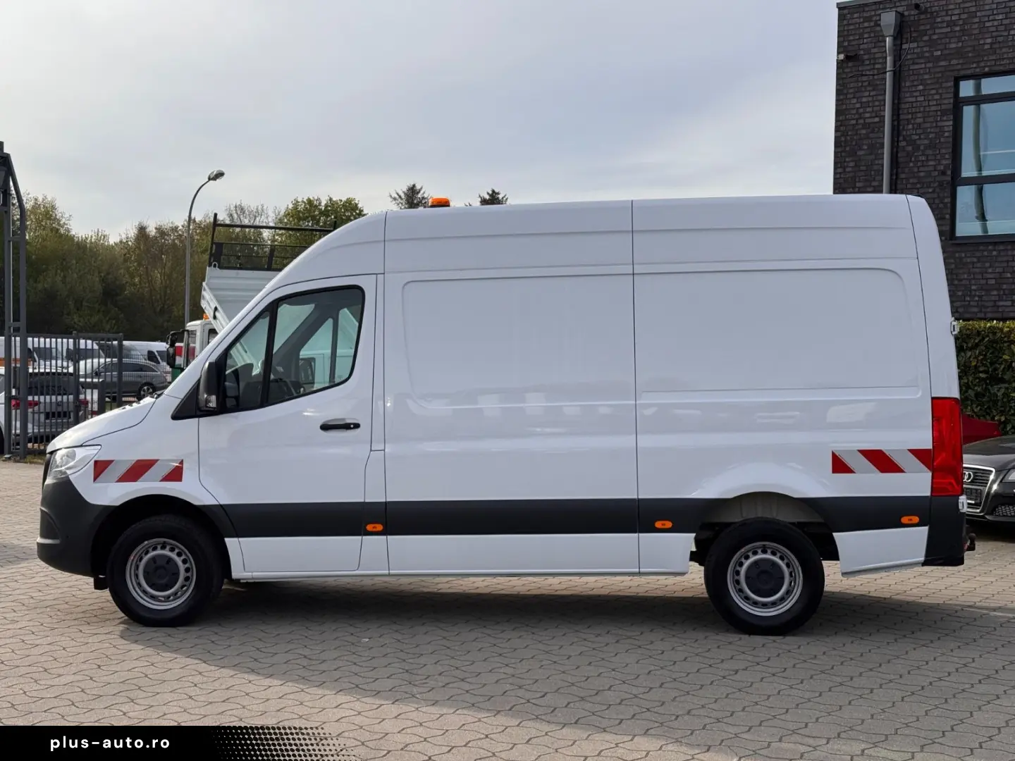 MERCEDES-BENZ Sprinter 317 CDI L2H2 Aut. StHz Regal AHK 3 5t