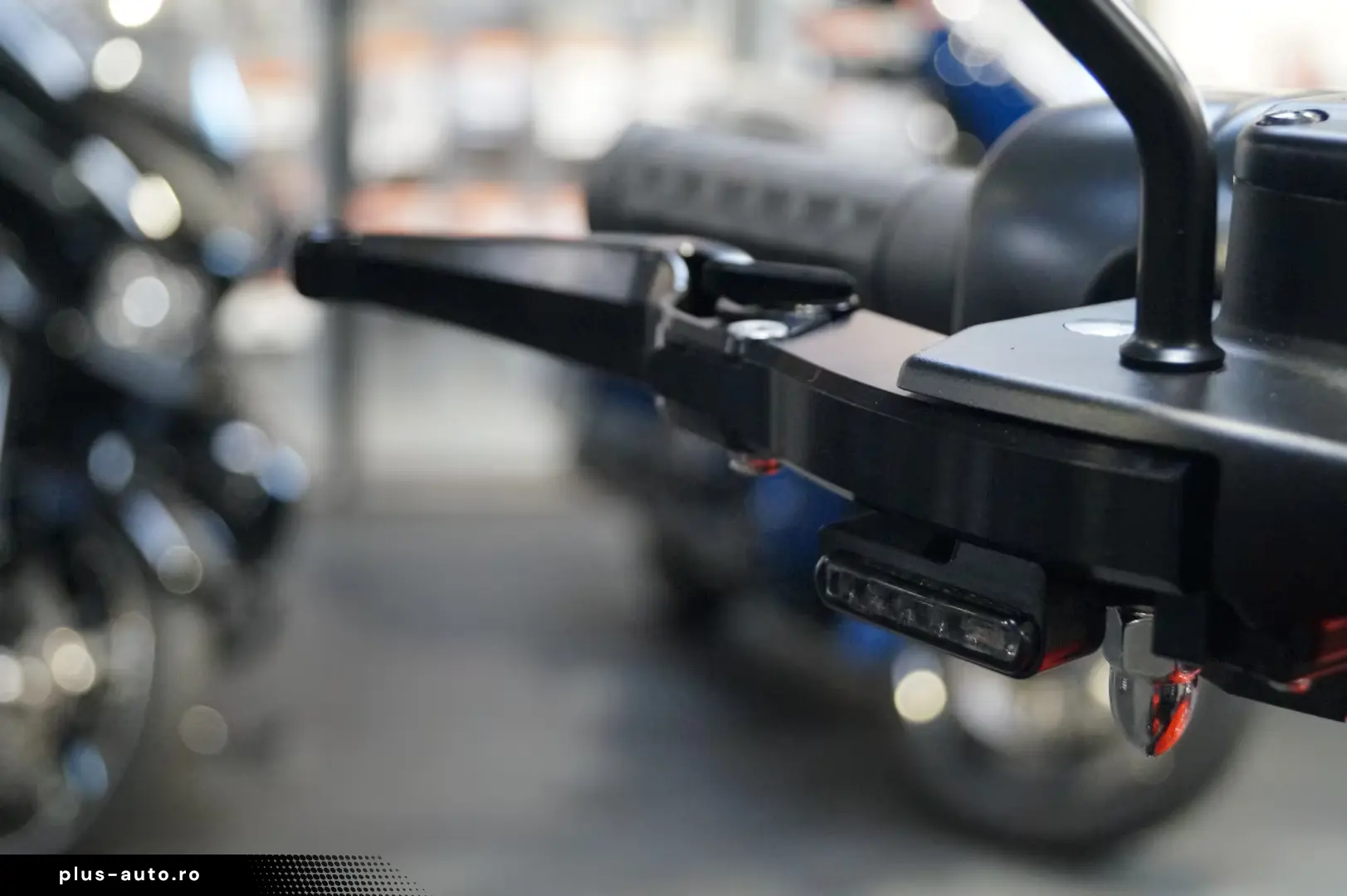 Harley-Davidson Softail BREAKOUT 117 ORANGE&BLACK