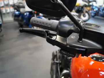 Harley-Davidson Softail BREAKOUT 117 ORANGE&BLACK