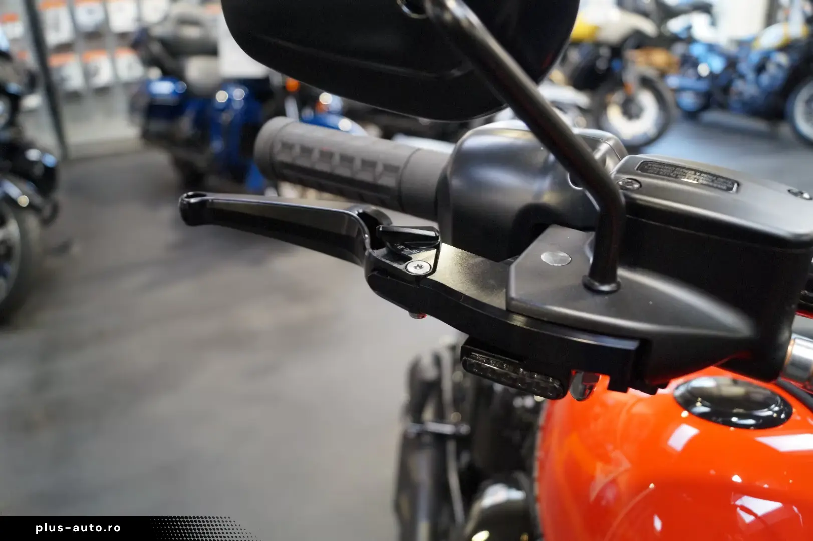 Harley-Davidson Softail BREAKOUT 117 ORANGE&BLACK