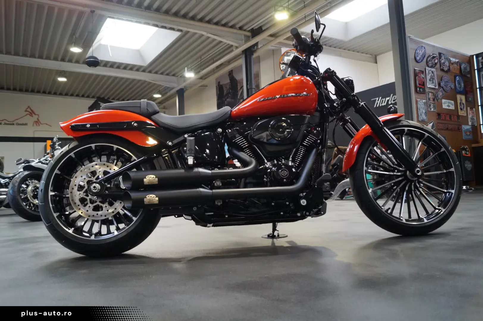 Harley-Davidson Softail BREAKOUT 117 ORANGE&BLACK
