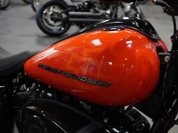 Harley-Davidson Softail BREAKOUT 117 ORANGE&BLACK