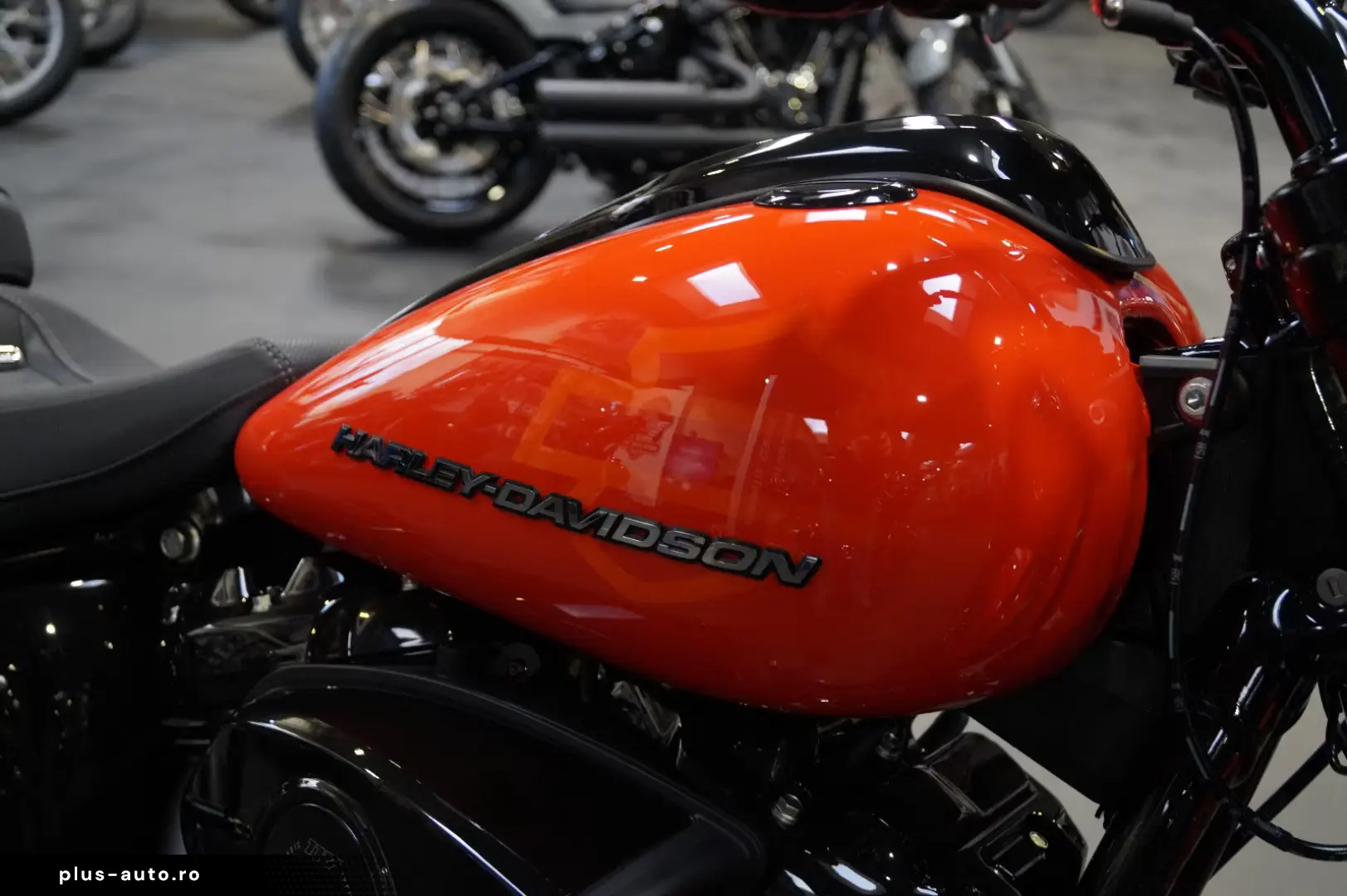 Harley-Davidson Softail BREAKOUT 117 ORANGE&BLACK