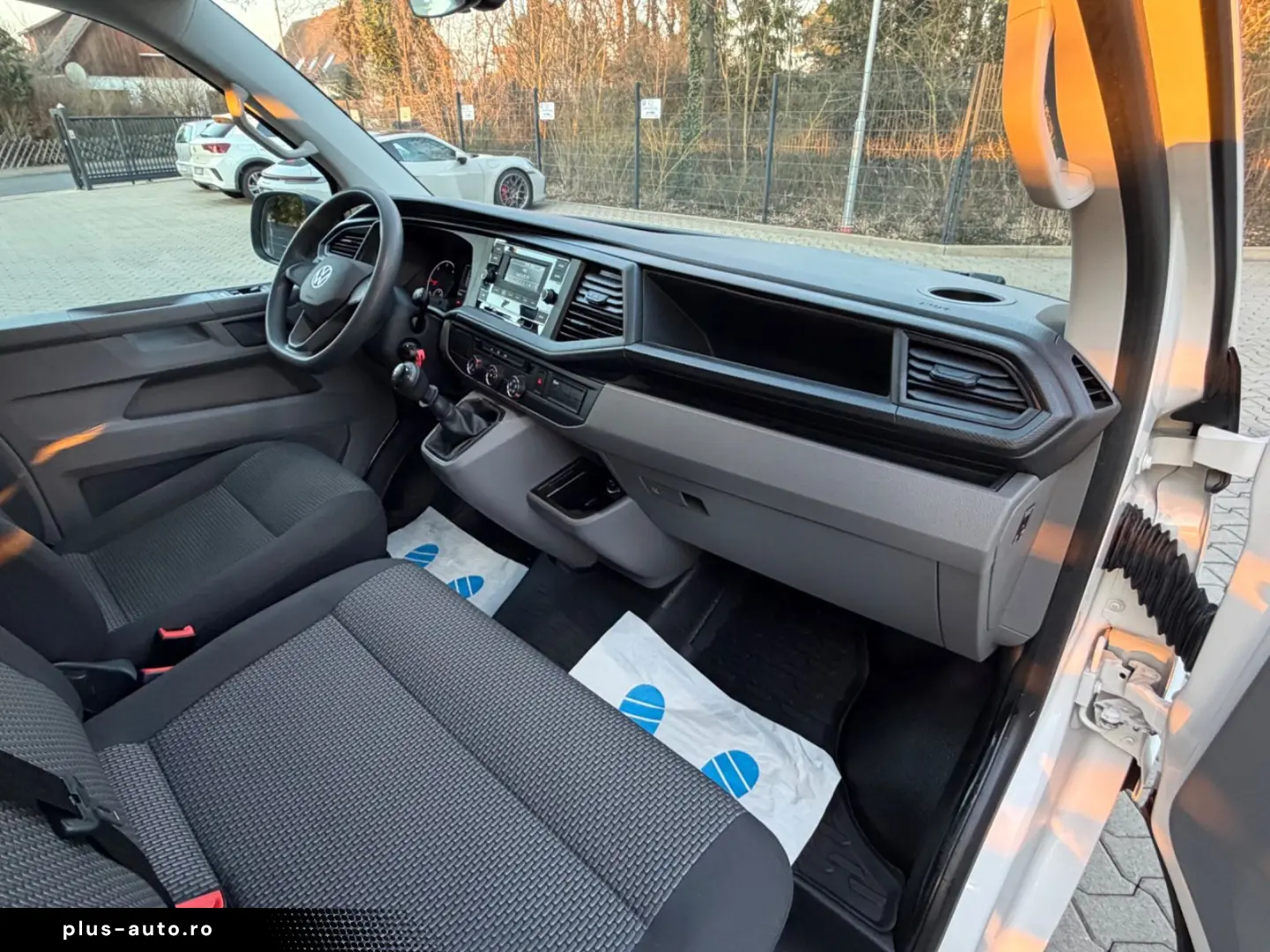 VW T6.1 Transporter Kombi 9 Sitze AHK