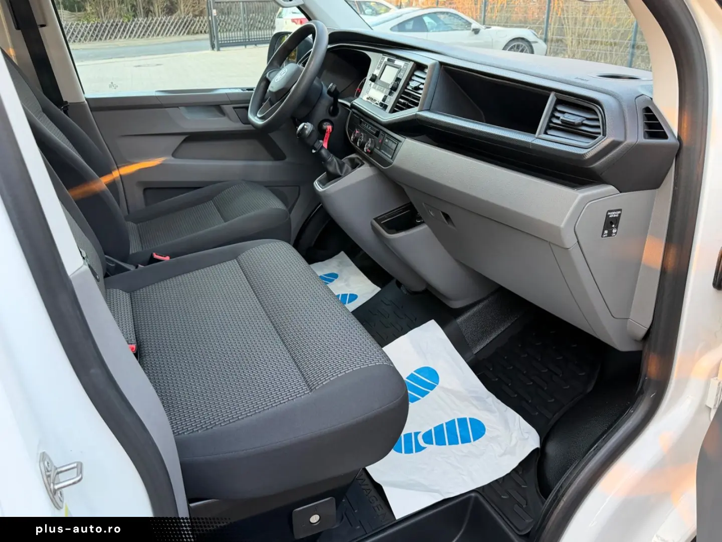 VW T6.1 Transporter Kombi 9 Sitze AHK