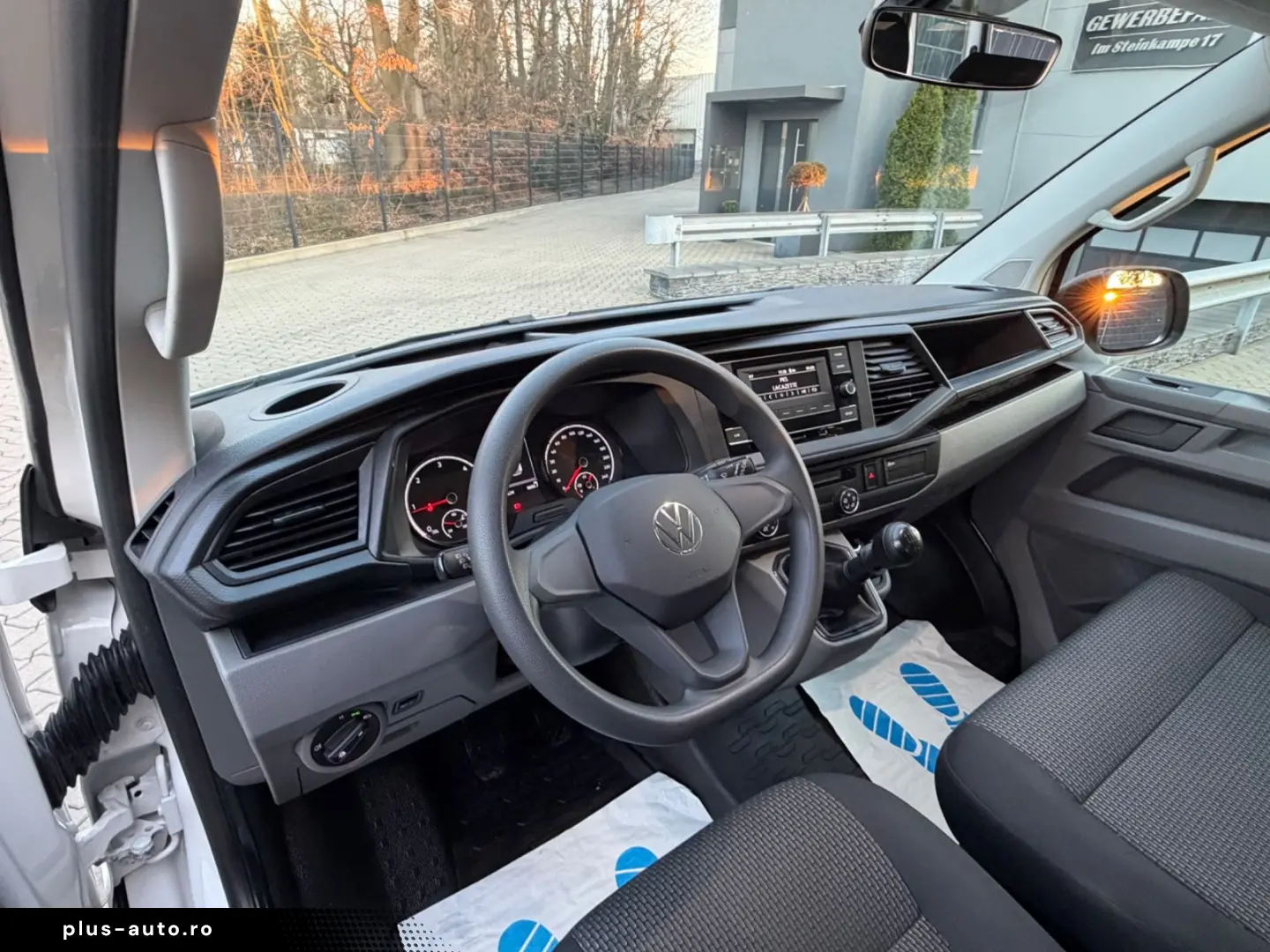 VW T6.1 Transporter Kombi 9 Sitze AHK