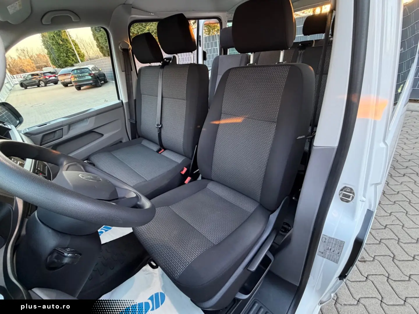 VW T6.1 Transporter Kombi 9 Sitze AHK