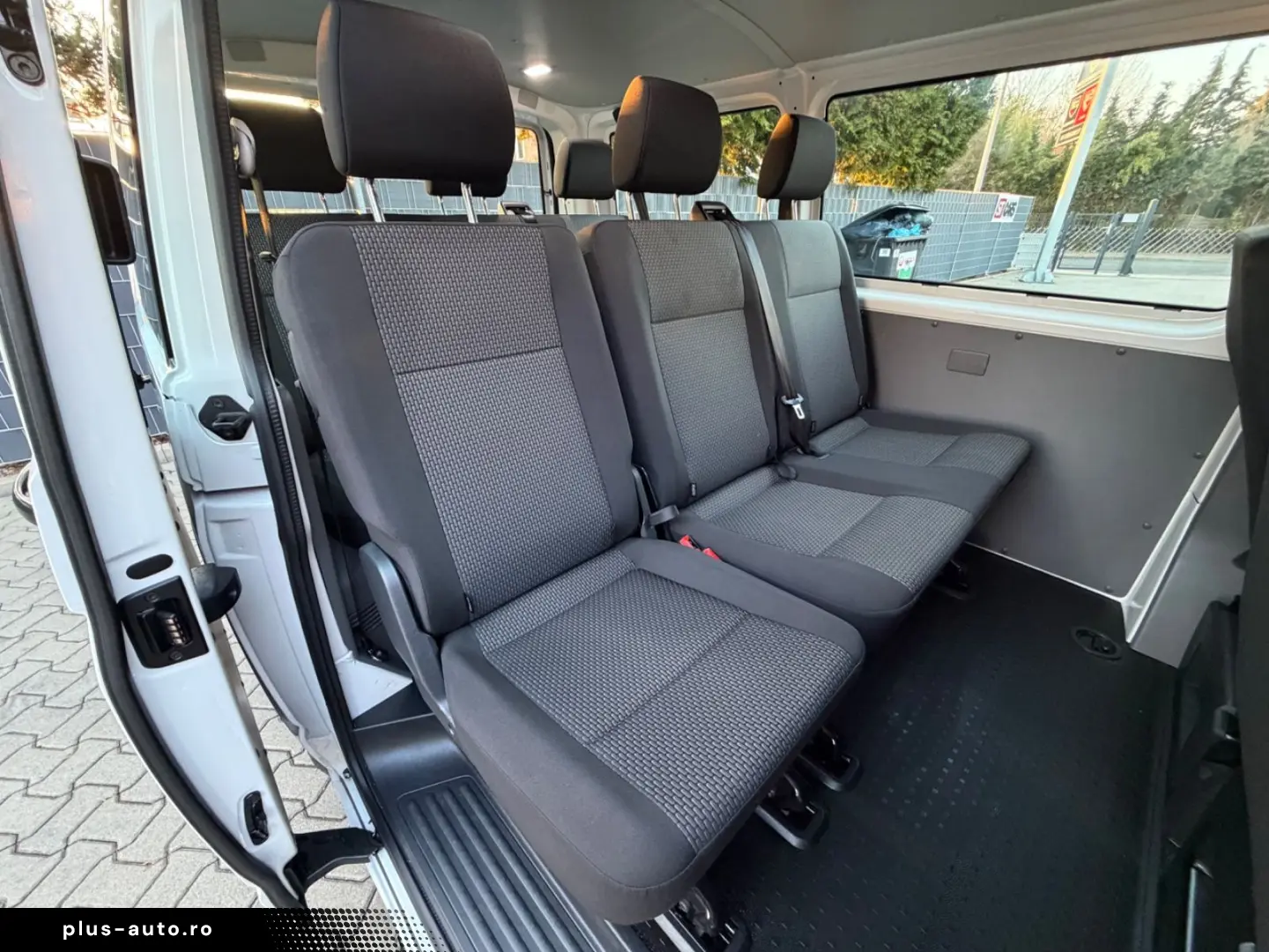 VW T6.1 Transporter Kombi 9 Sitze AHK