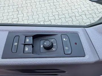 VW T6.1 Transporter Kombi 9 Sitze AHK