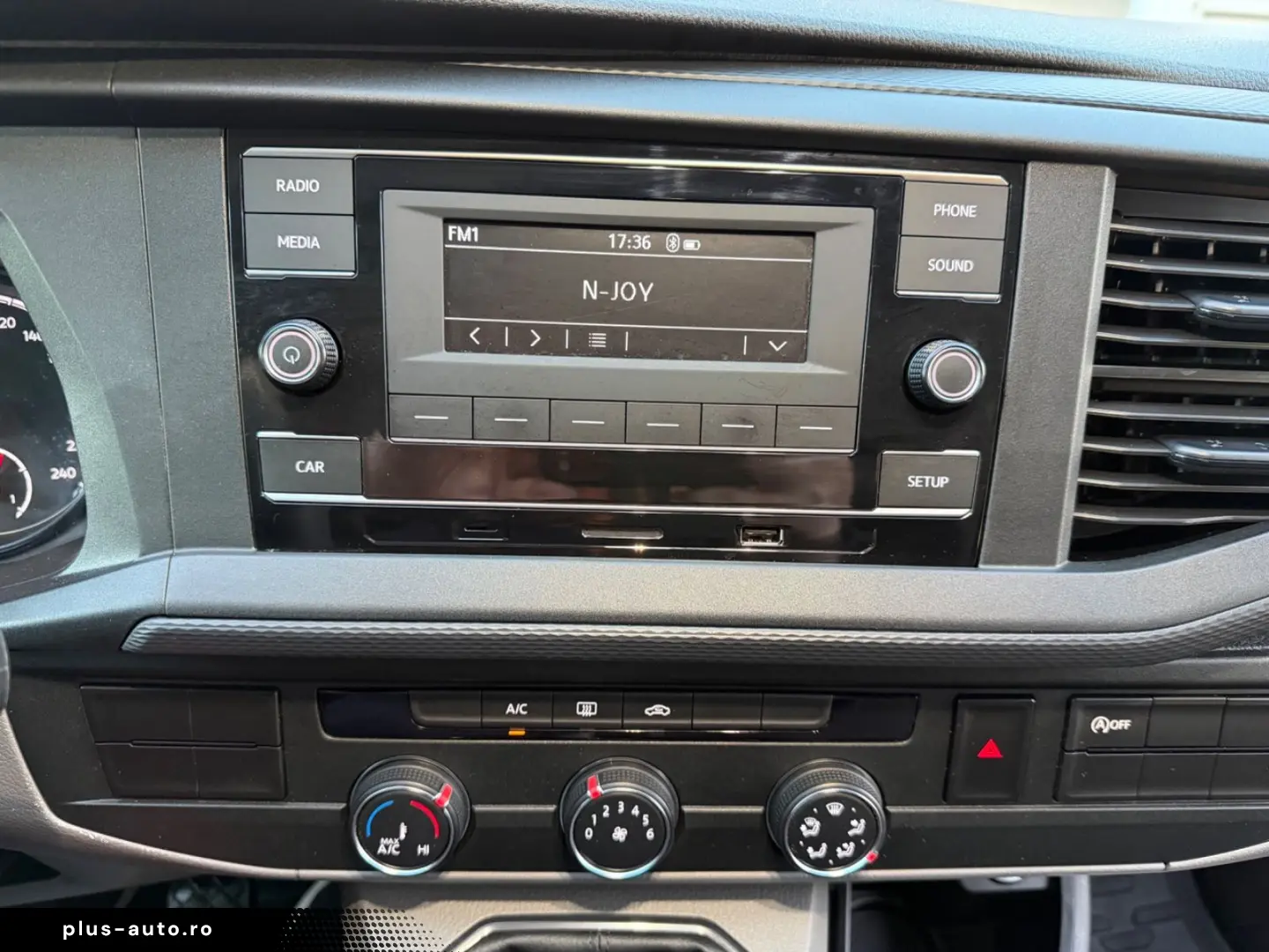 VW T6.1 Transporter Kombi 9 Sitze AHK