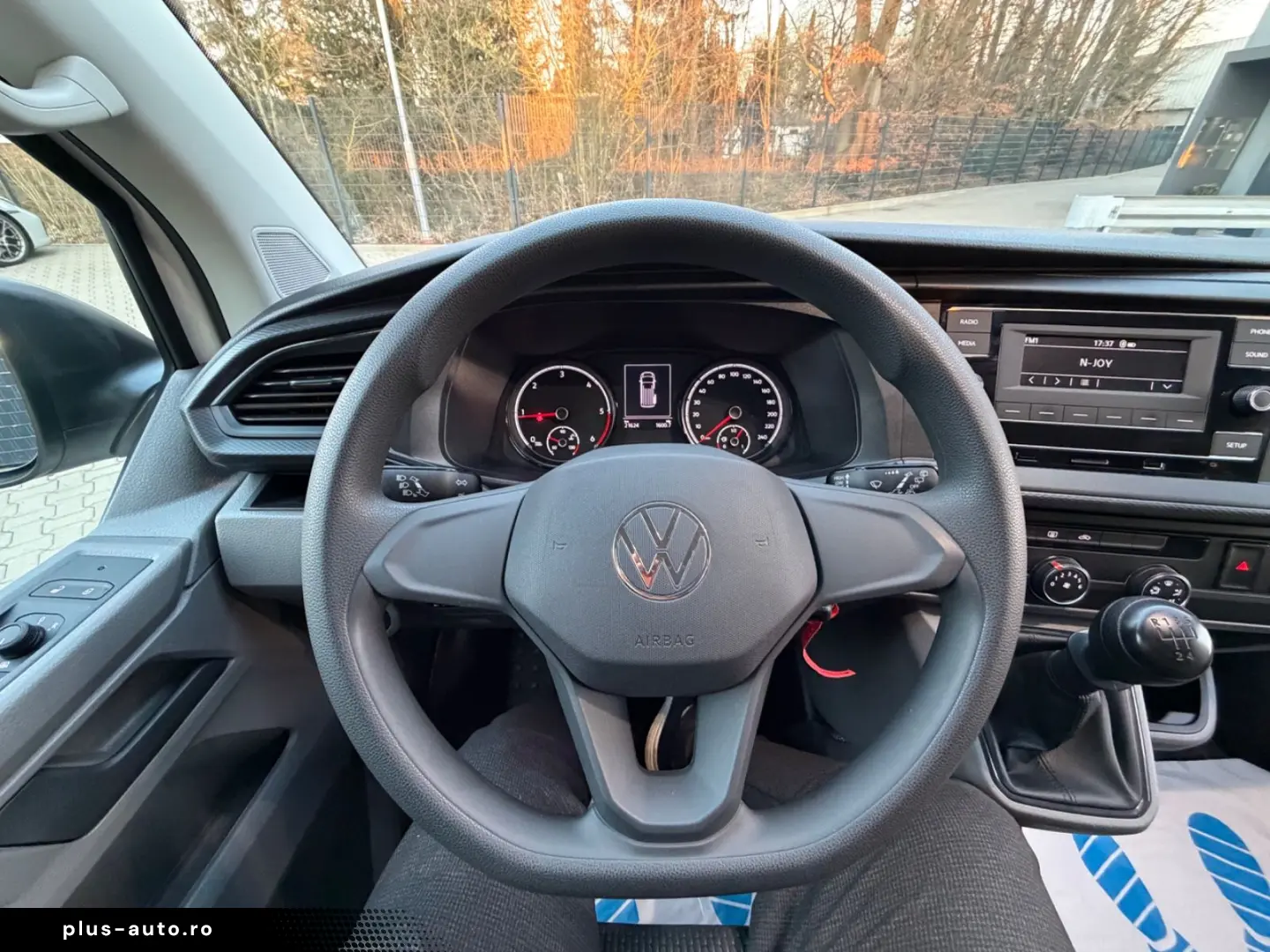 VW T6.1 Transporter Kombi 9 Sitze AHK