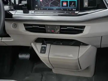 VW T7 Multivan Life 2.0 TDI Stand RFK Pano ACC Digi