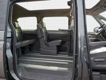 VW T7 Multivan Life 2.0 TDI Stand RFK Pano ACC Digi