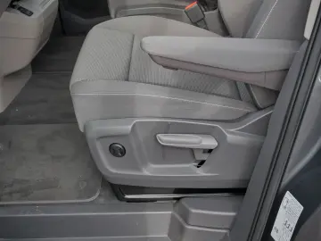 VW T7 Multivan Life 2.0 TDI Stand RFK Pano ACC Digi