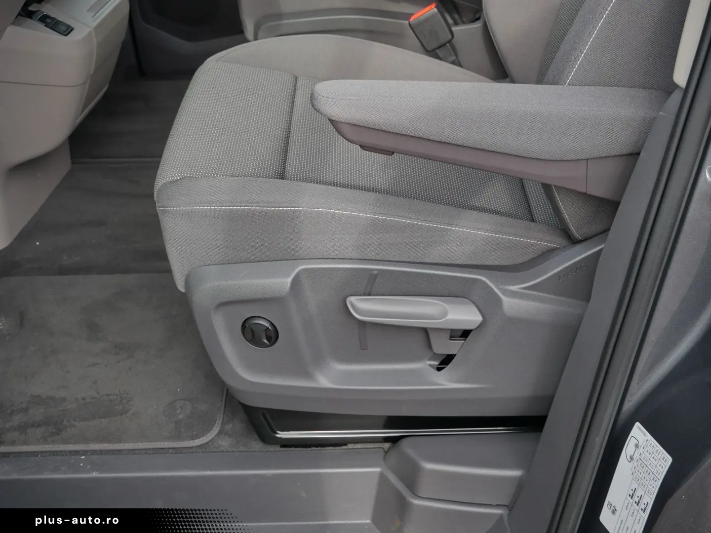 VW T7 Multivan Life 2.0 TDI Stand RFK Pano ACC Digi