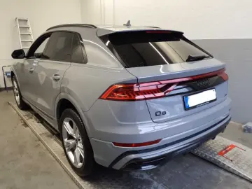 AUDI Q8 S line comp.  50TDI AHK Pano Carbon S-Sitze R