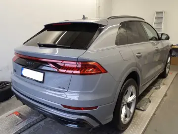 AUDI Q8 S line comp.  50TDI AHK Pano Carbon S-Sitze R