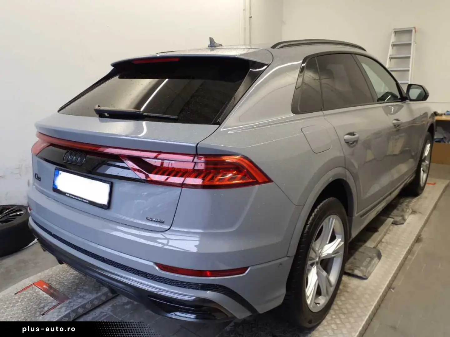 AUDI Q8 S line comp.  50TDI AHK Pano Carbon S-Sitze R
