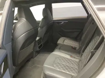 AUDI Q8 S line comp.  50TDI AHK Pano Carbon S-Sitze R