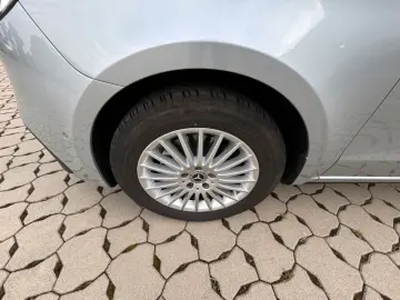 MERCEDES-BENZ V 220 d STYLE Kompakt 9GT AHK DISTR KAMERA LED