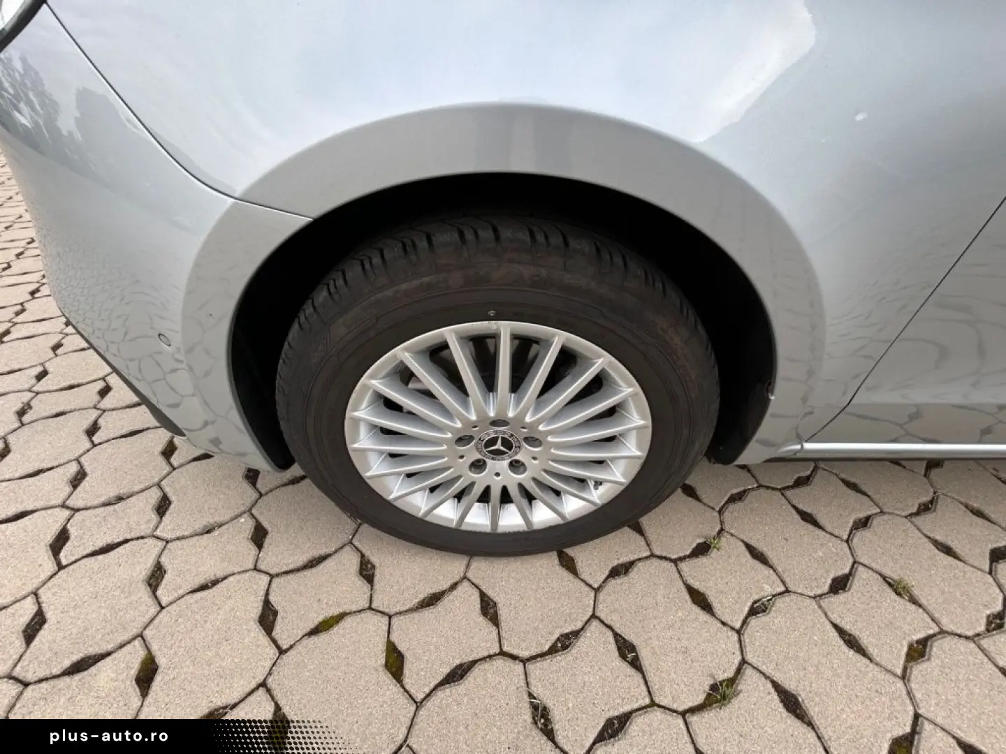 MERCEDES-BENZ V 220 d STYLE Kompakt 9GT AHK DISTR KAMERA LED