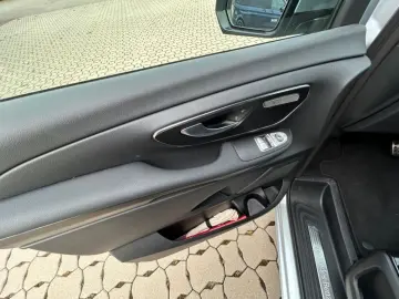 MERCEDES-BENZ V 220 d STYLE Kompakt 9GT AHK DISTR KAMERA LED