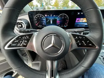 MERCEDES-BENZ V 220 d STYLE Kompakt 9GT AHK DISTR KAMERA LED